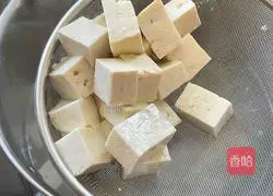 Illustration of how to mix toon sprouts with tofu 3