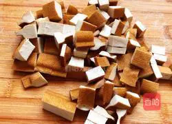 Illustration of how to mix shepherd's purse with dried fragrant 6