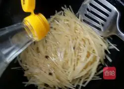 Illustration of how to make spicy potato shreds 7
