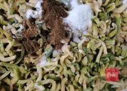 Illustration of how to make spicy dried radish 5