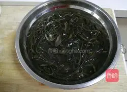 Illustration of how to make cold kelp shreds 1