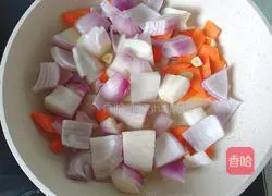 Illustration of how to make soy-flavored onions and carrots 7