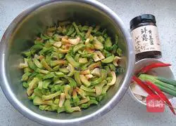 Illustration of how to make cold radish strips 2