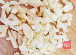 Illustrated recipe for stir-fried konjac with spicy sauce 8