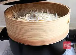 Illustration of how to make steamed potatoes with flour 7