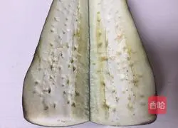 Illustration of how to make garlic roasted eggplant 3