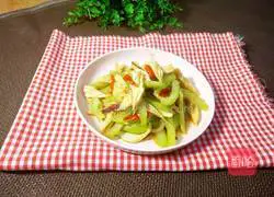 Illustration of how to stir-fry celery and yuba 11