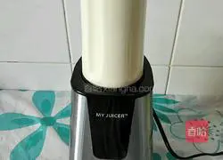 Illustration of making homemade tofu 5