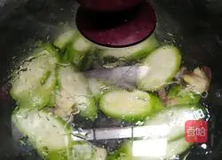 Illustration of how to stir-fry loofah 7