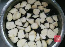 Illustration of how to cook eggplant with potatoes 4