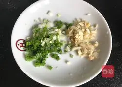 Illustration of how to make spinach roots in oyster sauce 3