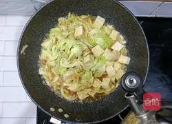 Illustration of how to make frozen tofu and cabbage stewed 17