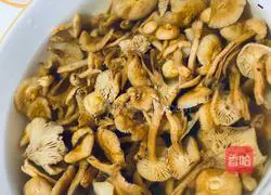 Illustration of how to make fried mushrooms 1