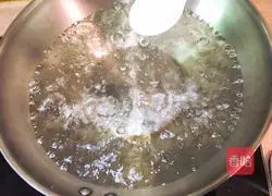 Illustration of how to make shredded bitter bamboo shoots cold with red oil 6