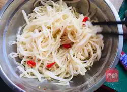 Illustration of how to make cold kohlrabi 9