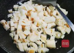 Illustration of how to make spicy and sour lotus root 5