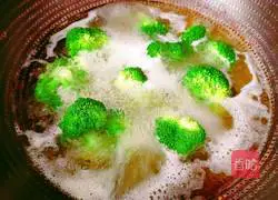 Illustration of how to steam tomatoes with broccoli 4