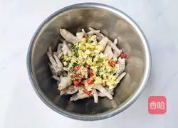Illustration of how to make cold potato and chicken feet 8