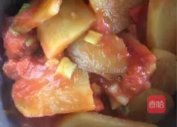 Illustration of how to make fried potato slices with tomatoes 6
