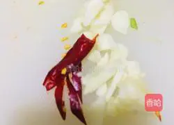 Illustration of how to make fried sweet potato stalks with oily meat 3