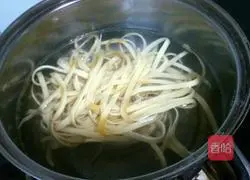 Illustration of how to make cold tofu skin with chives 3