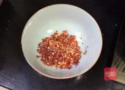 Illustration of how to make spicy lotus root slices 6