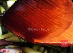 Illustration of how to make raw stir-fried cabbage 11