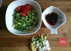 Illustration of how to make fried jelly with garlic sprouts 2