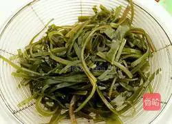 Illustration of how to make cold kelp shreds 3