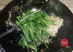 Illustration of how to make stir-fried bean sprouts with leeks 7
