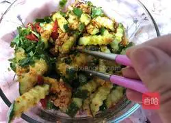 Illustration of how to make cucumbers with dried fruits 8