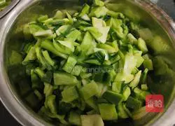 Illustration of how to make spicy dried radish 4