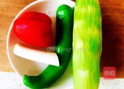 Illustration of how to make fried bamboo shoots with double peppers 1