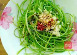 Illustration of how to make cold hand-shred garlic moss 9