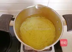 Illustration of how to make vinegar-coated potato shreds 4