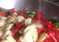 Illustration of how to make pickled cucumbers 17