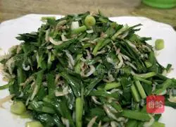 Stir-fried dried shrimps with leeks Practice illustration 3