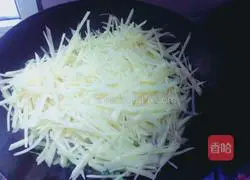 Illustration of how to make fried cowpeas and potatoes 10