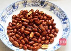 Illustration of how to make healthy peanuts mixed with purslane 5