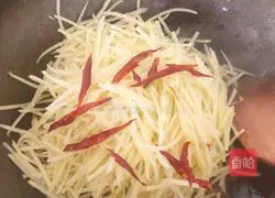 Illustration of how to make spicy potato shreds 5