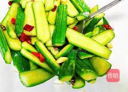 Illustration of how to make spicy cold cucumber 8