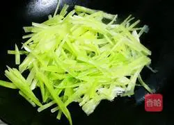 Illustration of how to make stir-fried lettuce 4