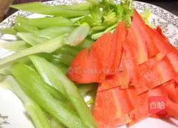 Illustration of how to make cold celery 1