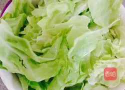 Illustration of how to make hand-shred cabbage 1