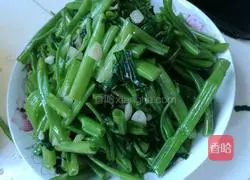 Illustration of how to make garlic water spinach 6