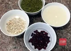 Illustration of how to make red bean and barley water 1