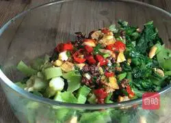 Illustration of how to make cold bitter sesame vegetables 12