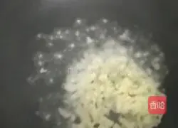 Illustration of how to make spicy garlic spinach 9