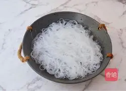 Illustration of how to make cold vermicelli 5