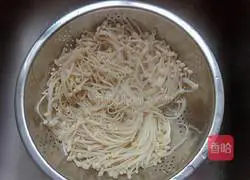 Illustration of how to make cold enoki mushrooms 6